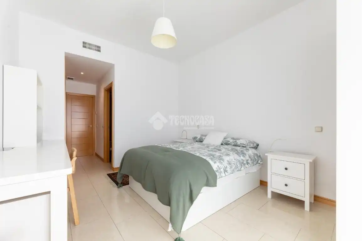 Schlafzimmer von Einfamilien-Reihenhaus zum Verkauf in Torrelodones mit Klimaanlage, Heizung und Terrasse