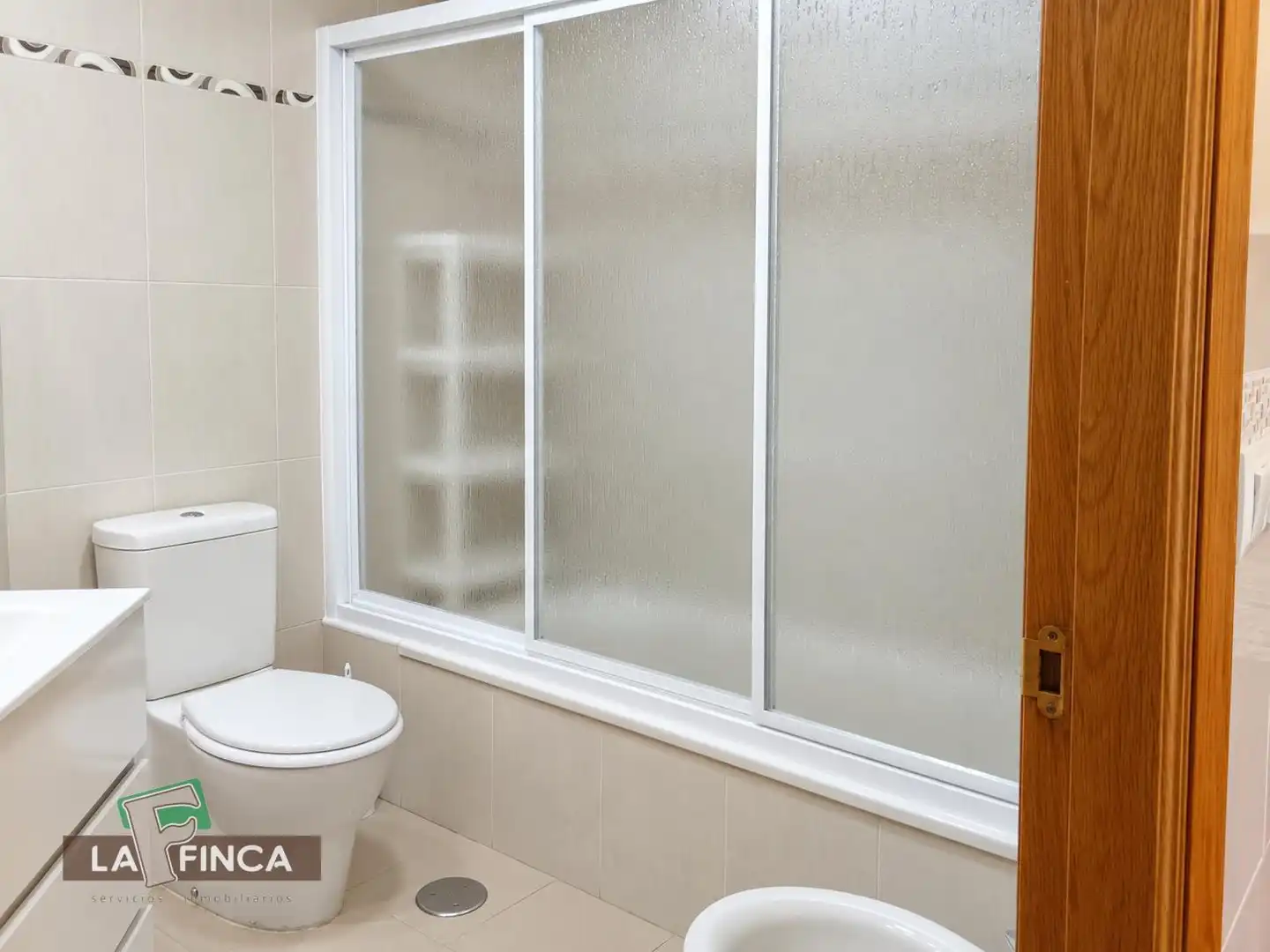Baño de Estudio de alquiler en HUCA - La Cadellada