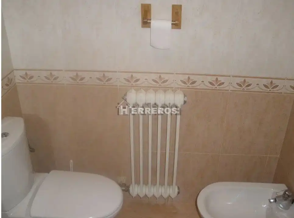 Bathroom of Flat for sale in  Logroño  with Heating, Parquet flooring and Storage room