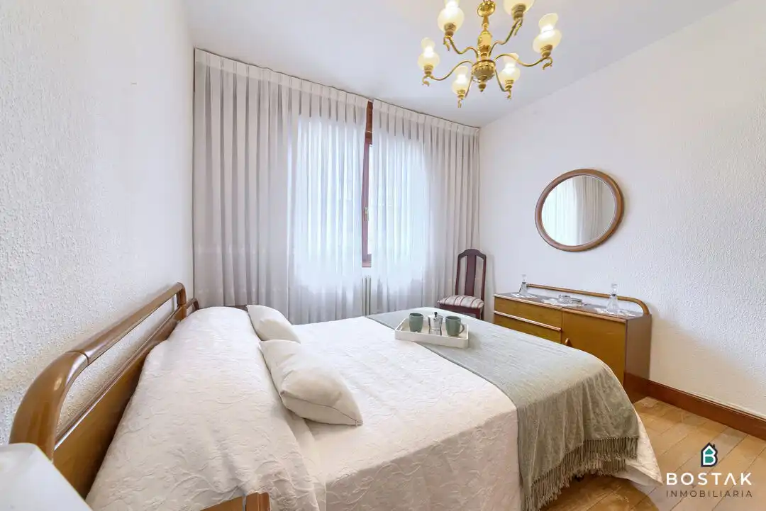 Bedroom of Flat for sale in Bilbao   with Heating, Furnished and Balcony