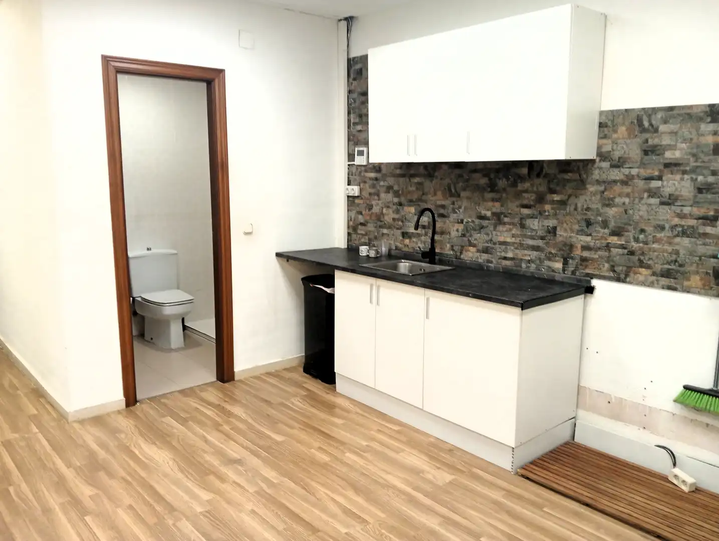 Kitchen of Office for rent in Valencia  with Air Conditioner and Heating
