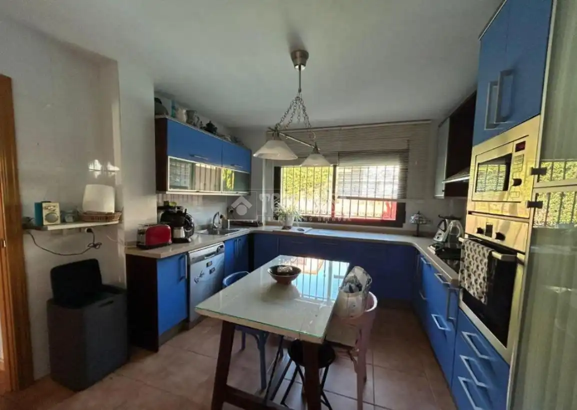 Cocina de Casa adosada en venta en Baeza con Aire acondicionado, Calefacción y Piscina