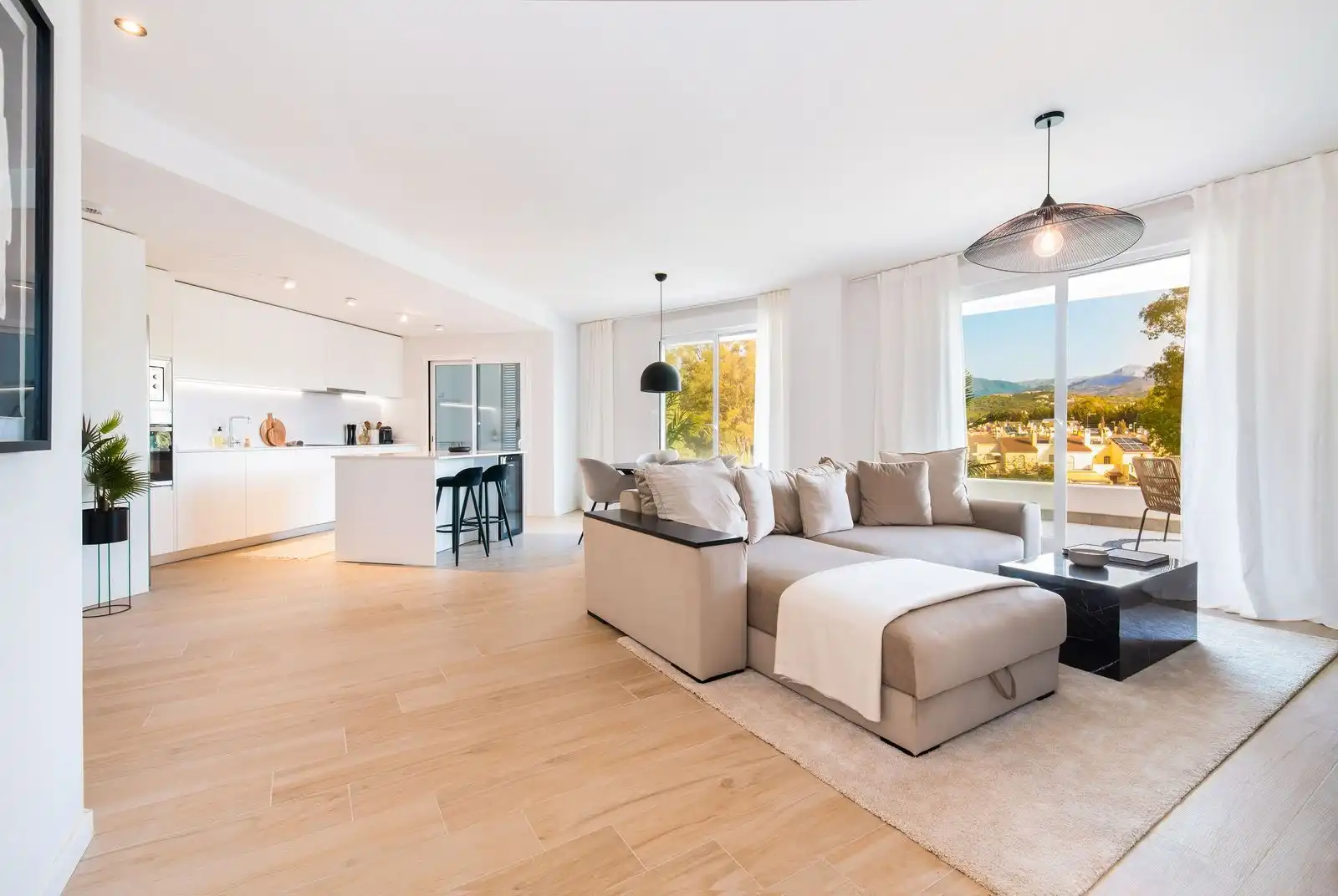 Sala d'estar de Apartament en venda en Marbella amb Aire condicionat, Terrassa i Traster