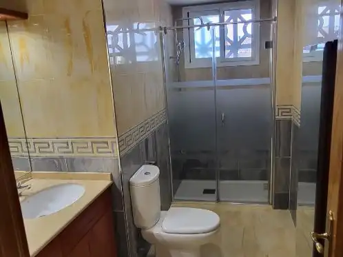 Baño de Piso en venta en Alcorcón con Aire acondicionado y Terraza