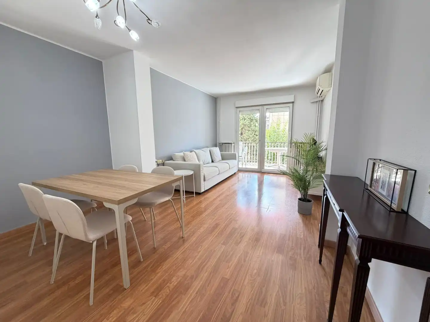 Living room of Flat for rent in Lleida  with Air Conditioner, Heating and Parquet flooring