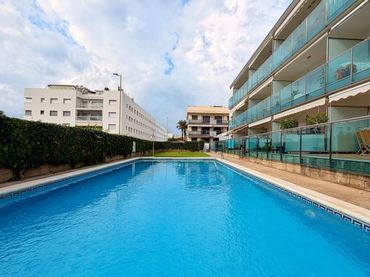 Pis amb piscina en venda a Les Salines - Pla de Sant Pere
