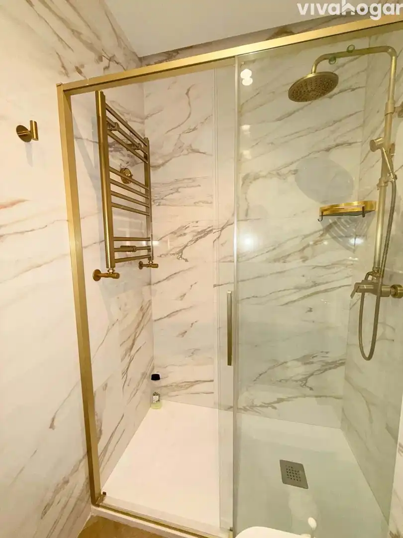 Bathroom of Flat for sale in Madrid  with Air Conditioner, Heating and Furnished