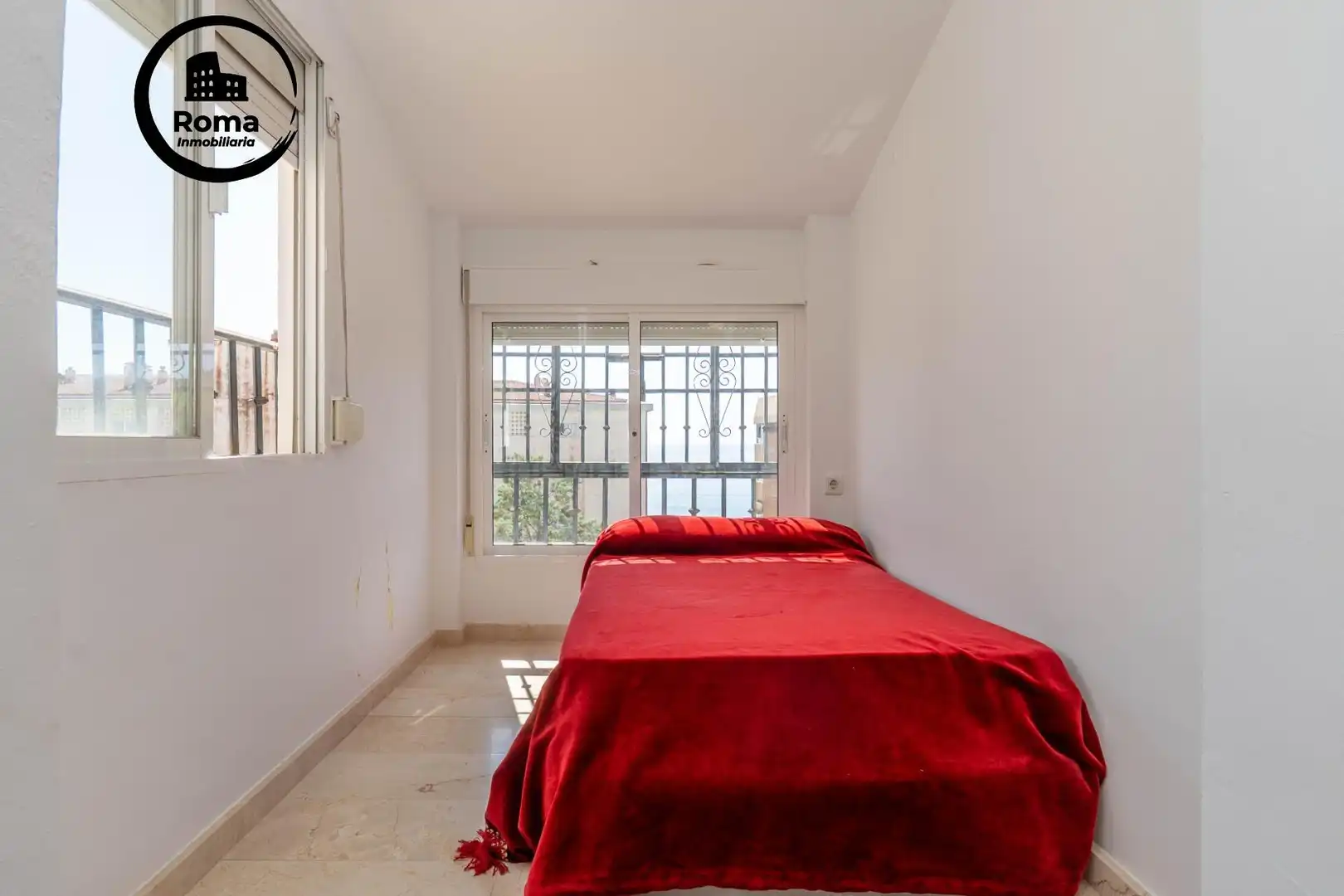 Bedroom of Houses for sale in Almuñécar  with Community pool