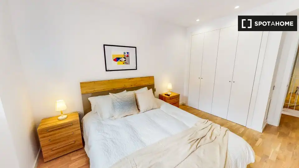Bedroom of Flat for share in Barcelona  with Air Conditioner, Heating and Furnished