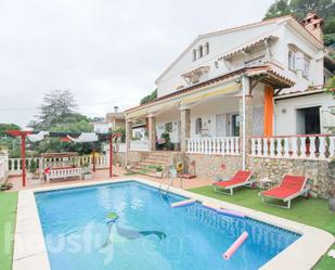 Exterior view of House or chalet for sale in Vilanova del Vallès  with Air Conditioner, Heating and Private garden