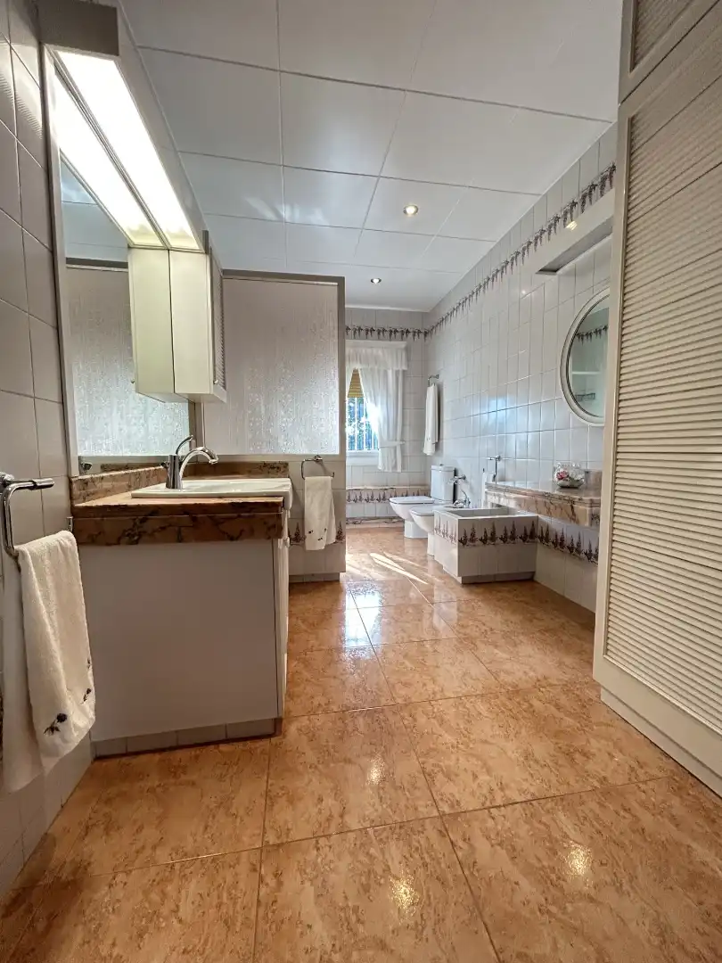 Baño de Casa o chalet en venta en Viladecans con Aire acondicionado, Calefacción y Jardín privado