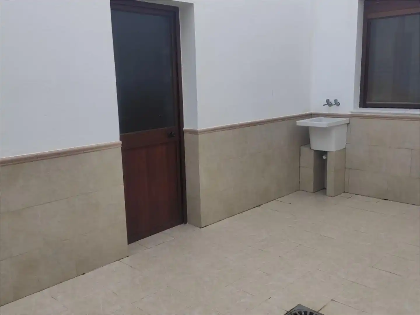 Bany de Pis en venda en Beas amb Aire condicionat, Jardí privat i Parquet