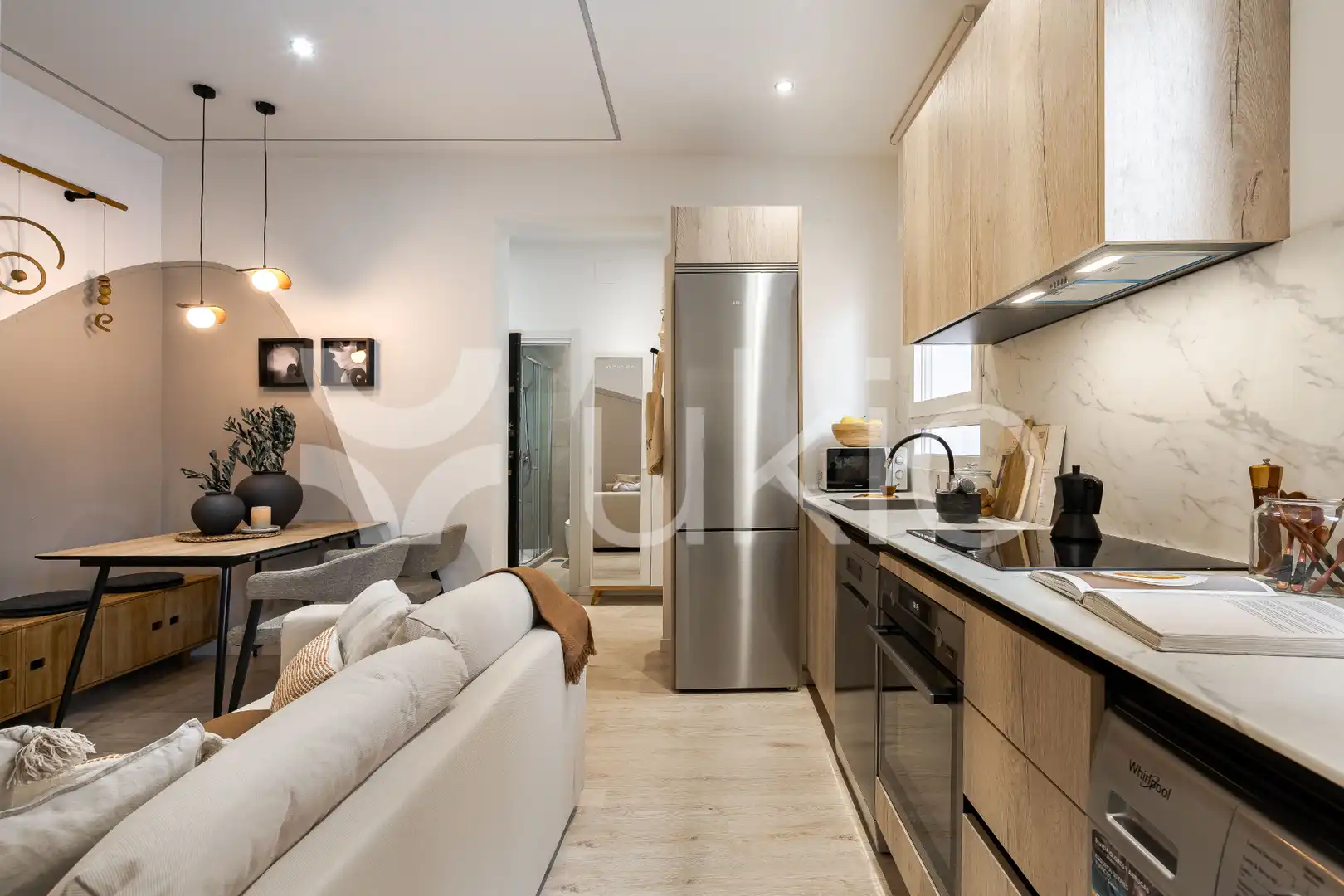 Cuina de Apartament de lloguer en Madrid amb Aire condicionat, Calefacció i Moblat