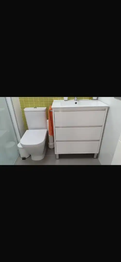 Bany de Apartament de lloguer en Guardamar del Segura amb Aire condicionat, Calefacció i Moblat