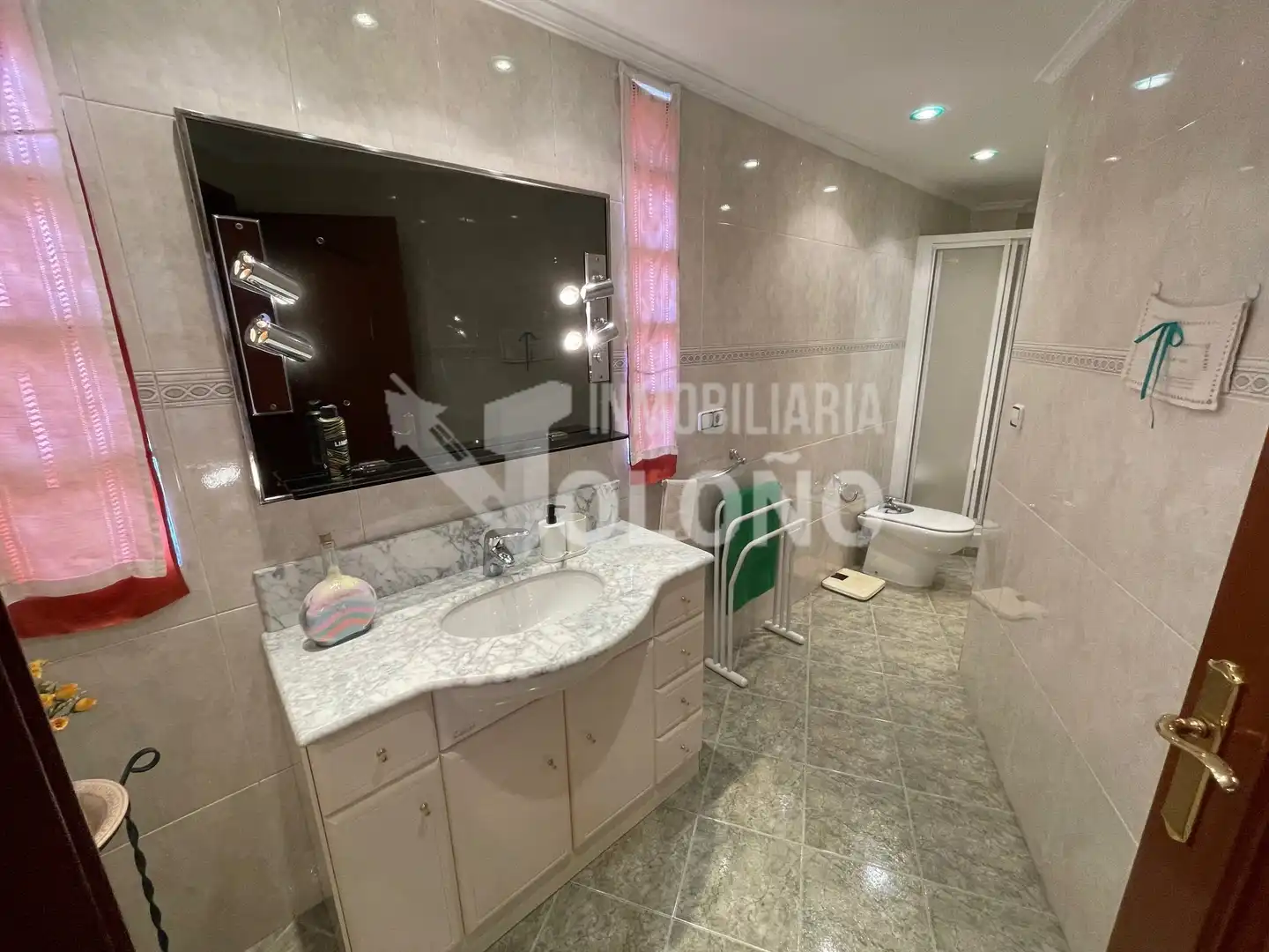 Baño de Casa adosada en venta en San Asensio con Calefacción, Parquet y Trastero