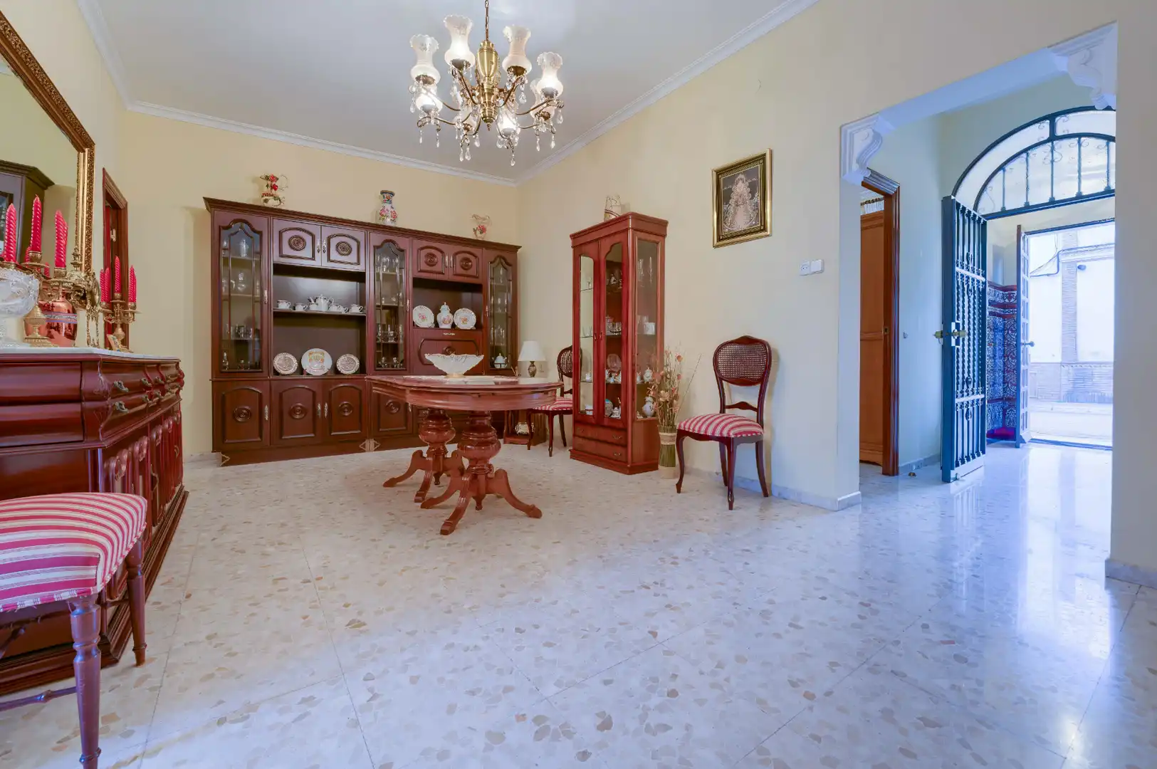 Comedor de Casa adosada en venta en Mairena del Aljarafe con Aire acondicionado, Calefacción y Jardín privado