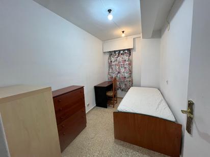 Dormitori de Pis en venda en Dos Hermanas amb Terrassa