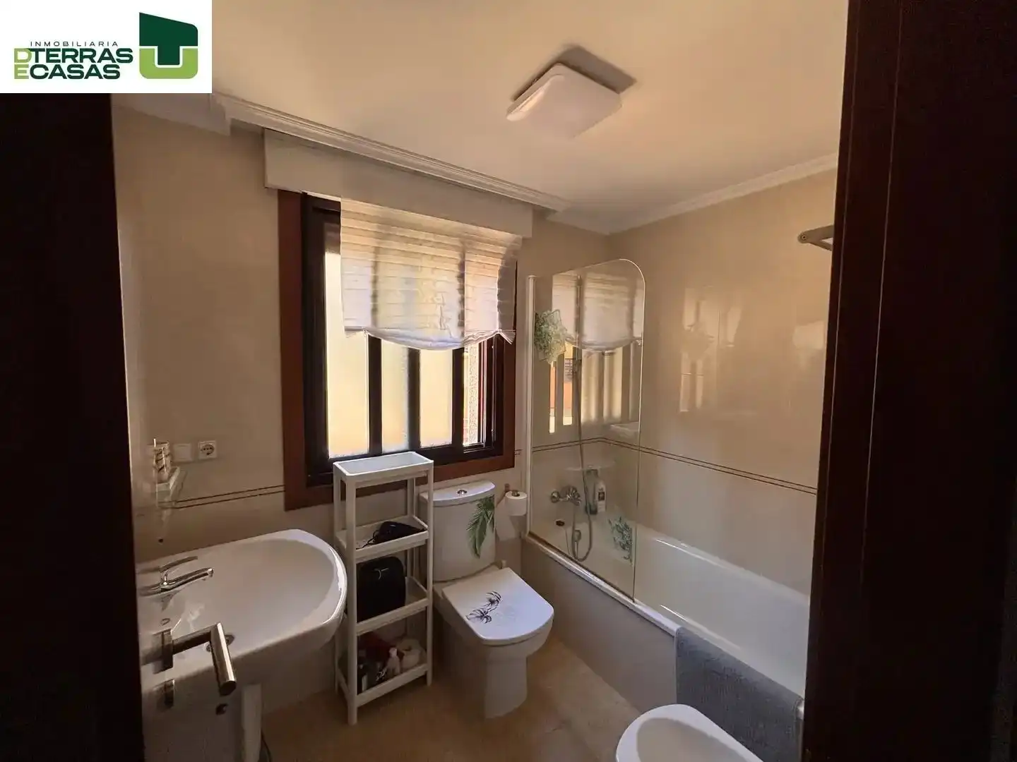 Baño de Piso en venta en O Grove   con Aire acondicionado, Terraza y Trastero