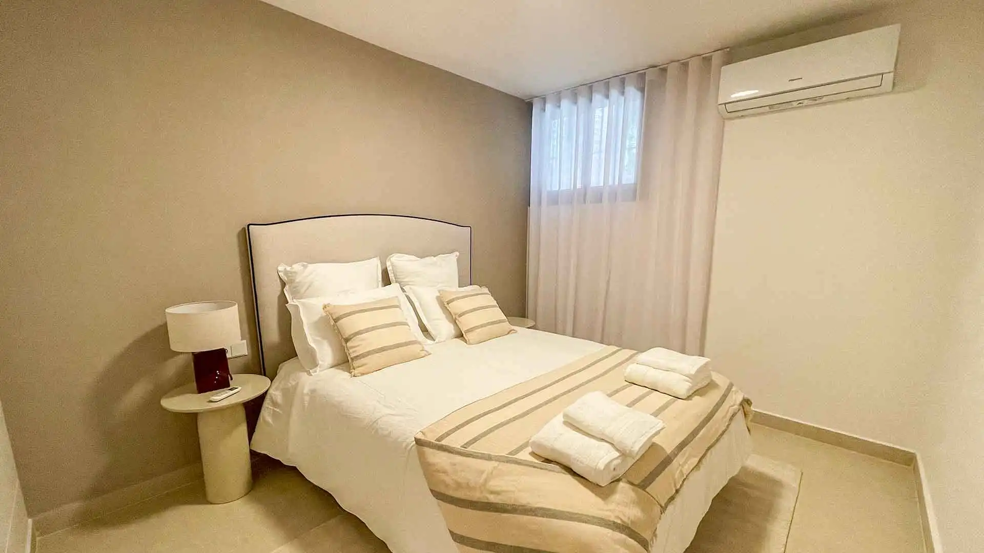 Dormitori de Casa adosada de lloguer en Marbella amb Aire condicionat, Terrassa i Traster