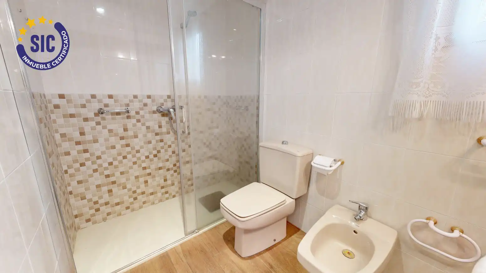 Bathroom of Flat for sale in Torrent  with Balcony