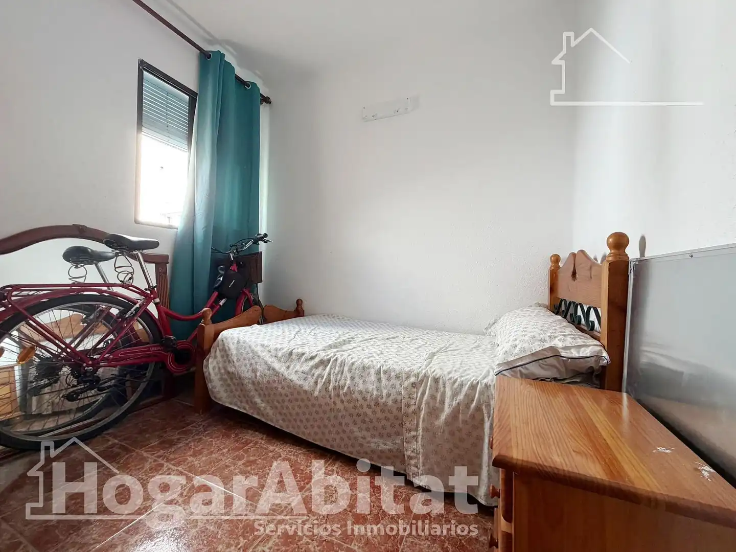Bedroom of Flat for sale in Valencia
