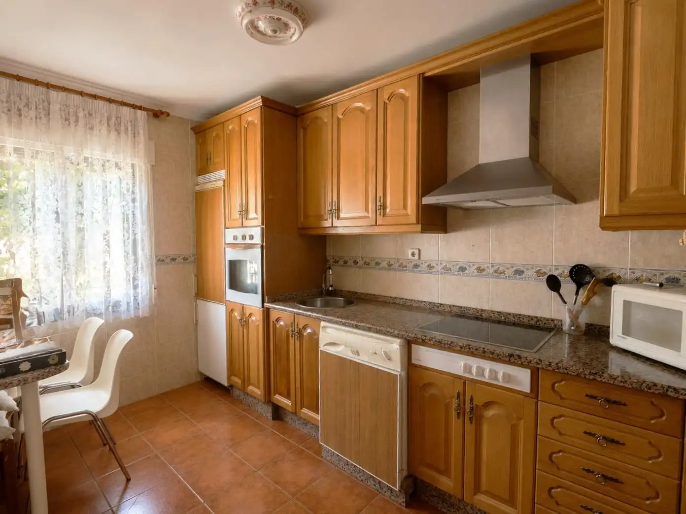 Cocina de Casa o chalet en venta en Casas del Castañar con Jardín privado, Trastero y Piscina