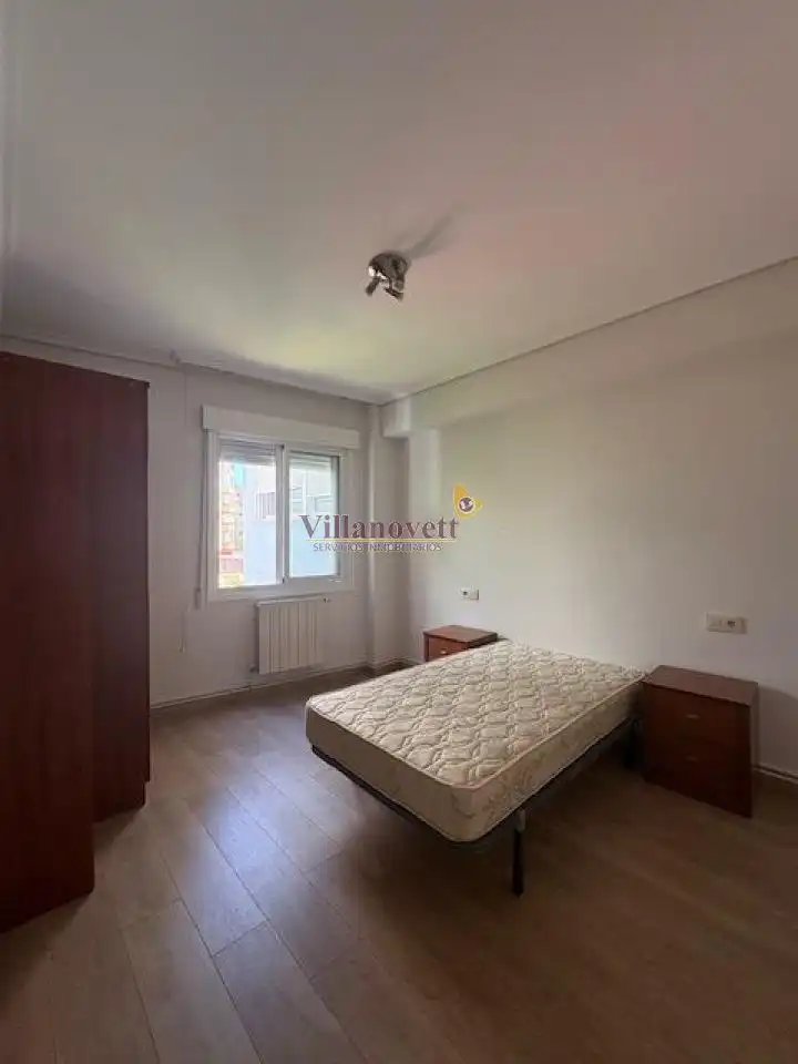 Habitación de Piso de alquiler en Vigo  con Calefacción