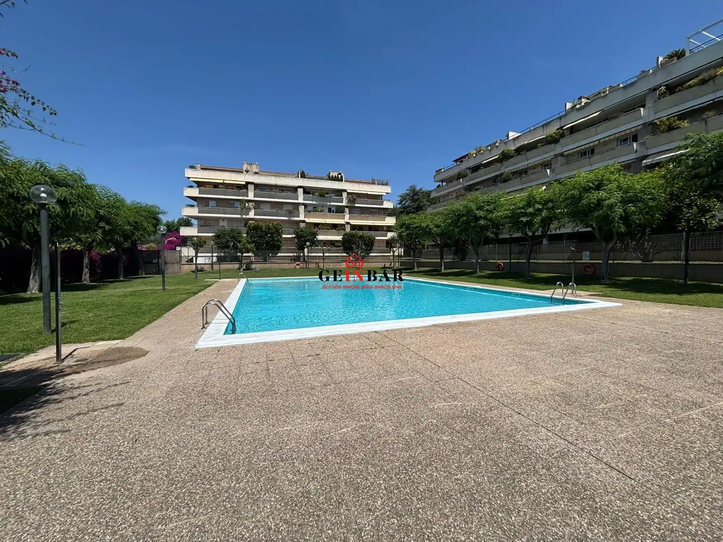 Piscina de Dúplex en venda en Sant Andreu de Llavaneres amb Calefacció, Jardí privat i Parquet