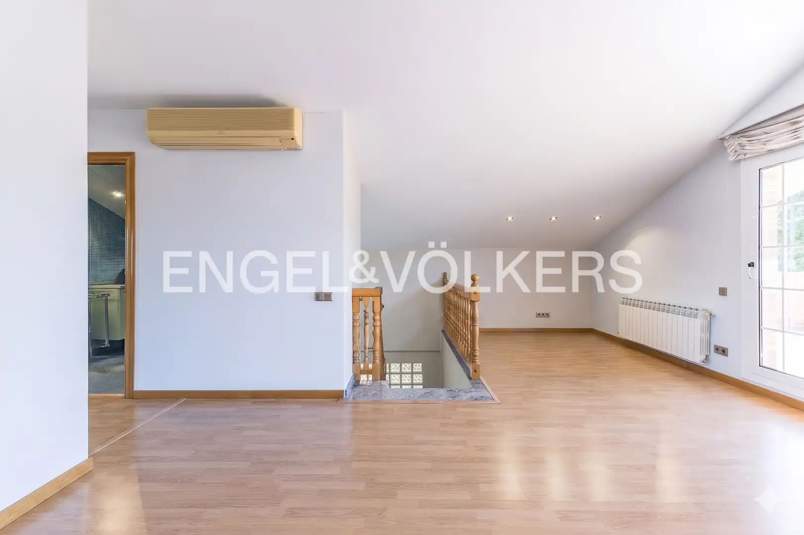 Sala de estar de Casa o chalet en venta en Molins de Rei con Aire acondicionado, Calefacción y Jardín privado