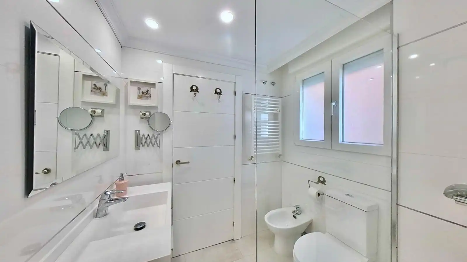 Baño de Apartamento en venta en Boadilla del Monte con Aire acondicionado, Calefacción y Jardín privado