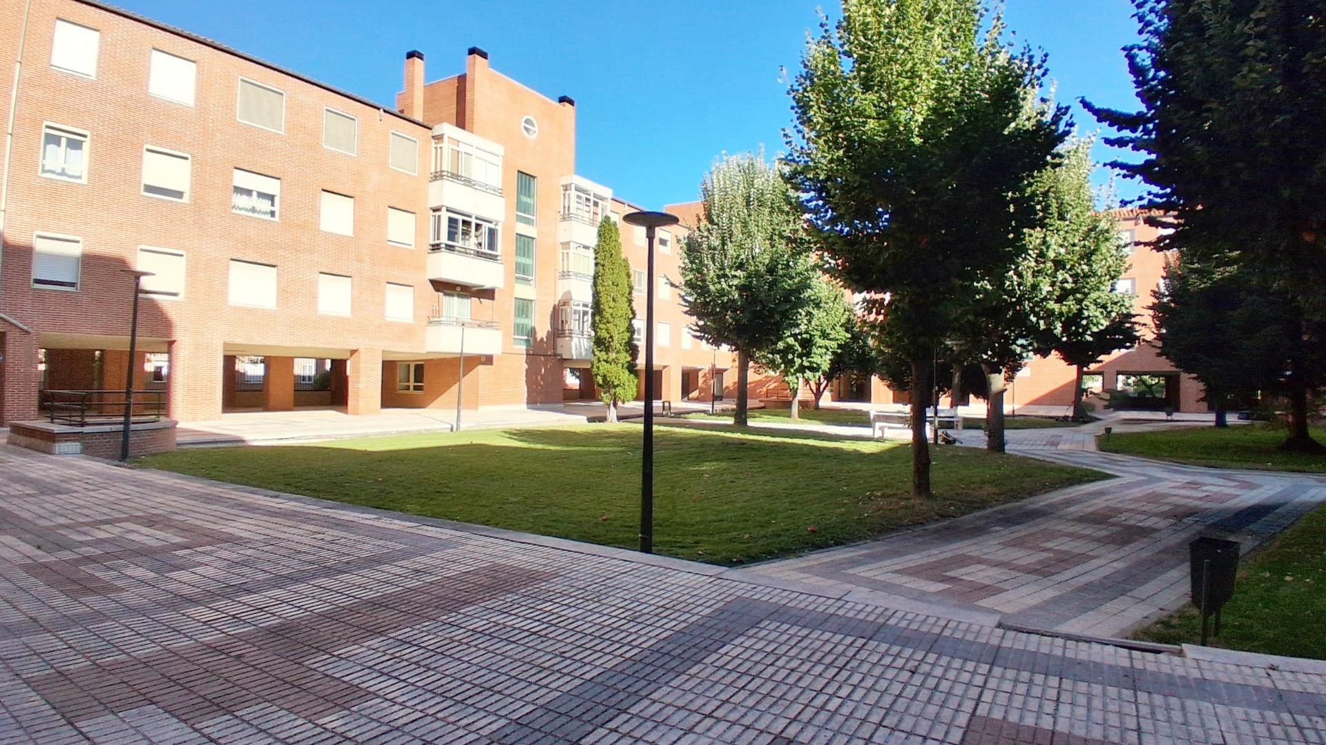 Vista exterior de Piso en venta en Salamanca Capital con Calefacción y Balcón