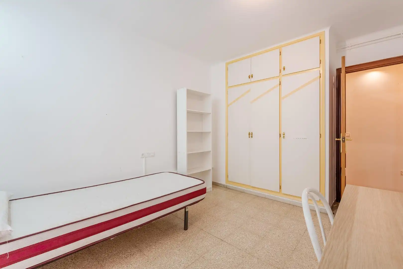 Dormitori de Pis en venda en Girona amb Aire condicionat, Calefacció i Traster