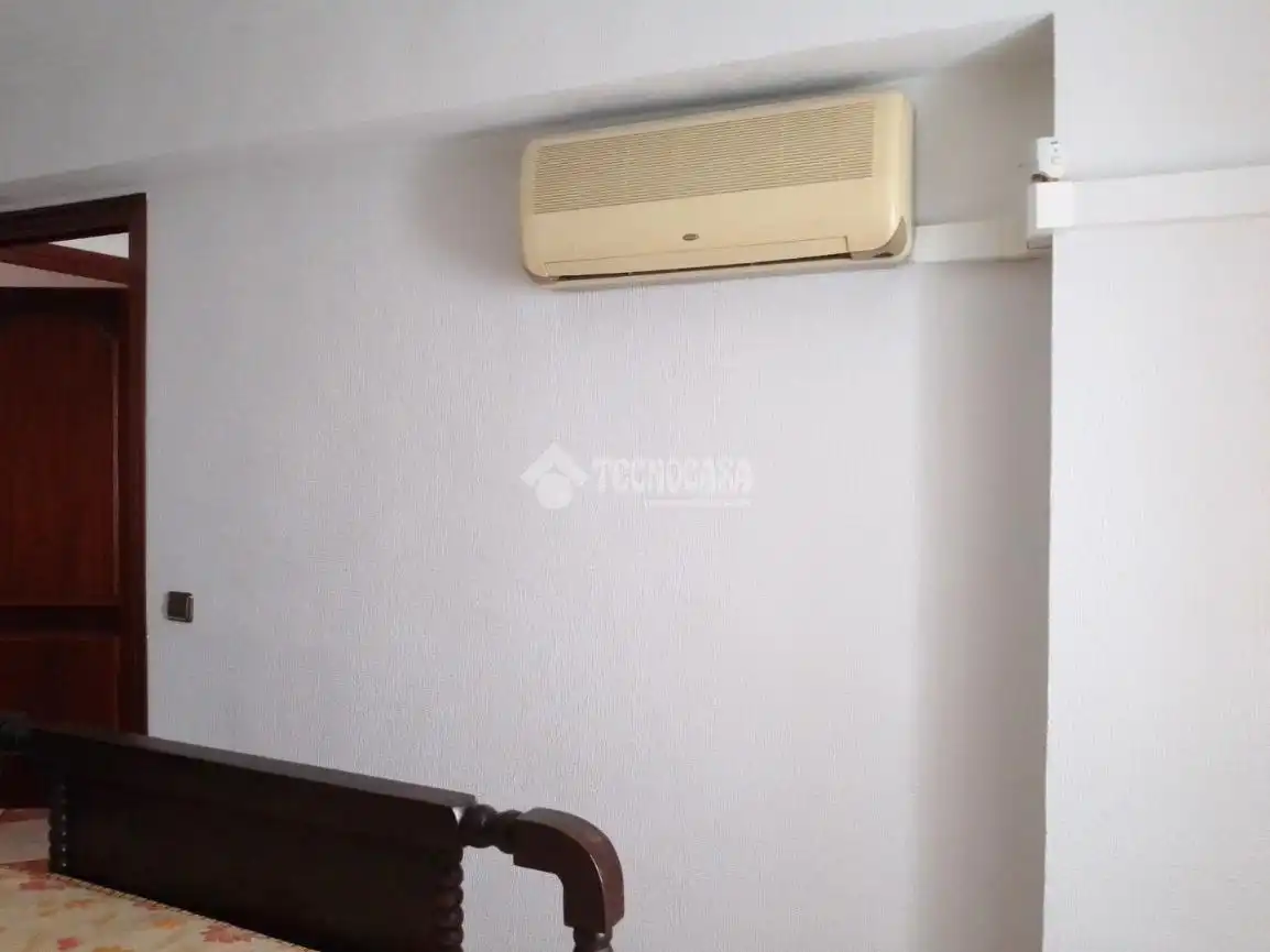 Habitación de Piso en venta en Sevilla con Aire acondicionado, Terraza y Amueblado