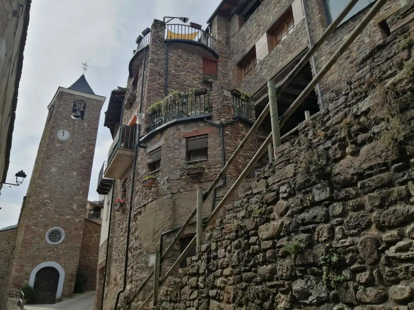 Außenansicht von Einfamilien-Reihenhaus zum Verkauf in Les Valls d'Aguilar