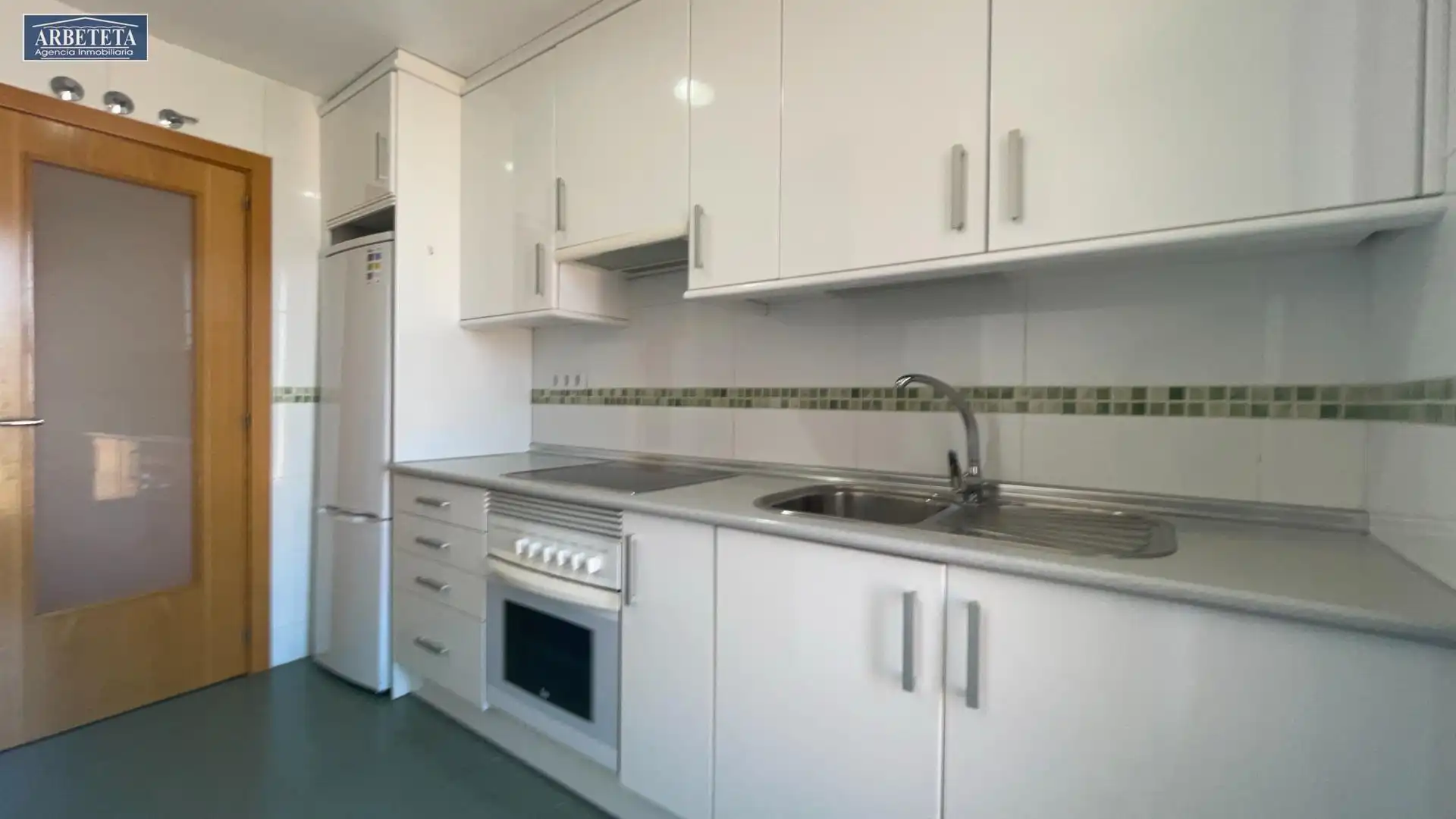 Cocina de Ático en venta en Guadalajara con Calefacción, Terraza y Trastero