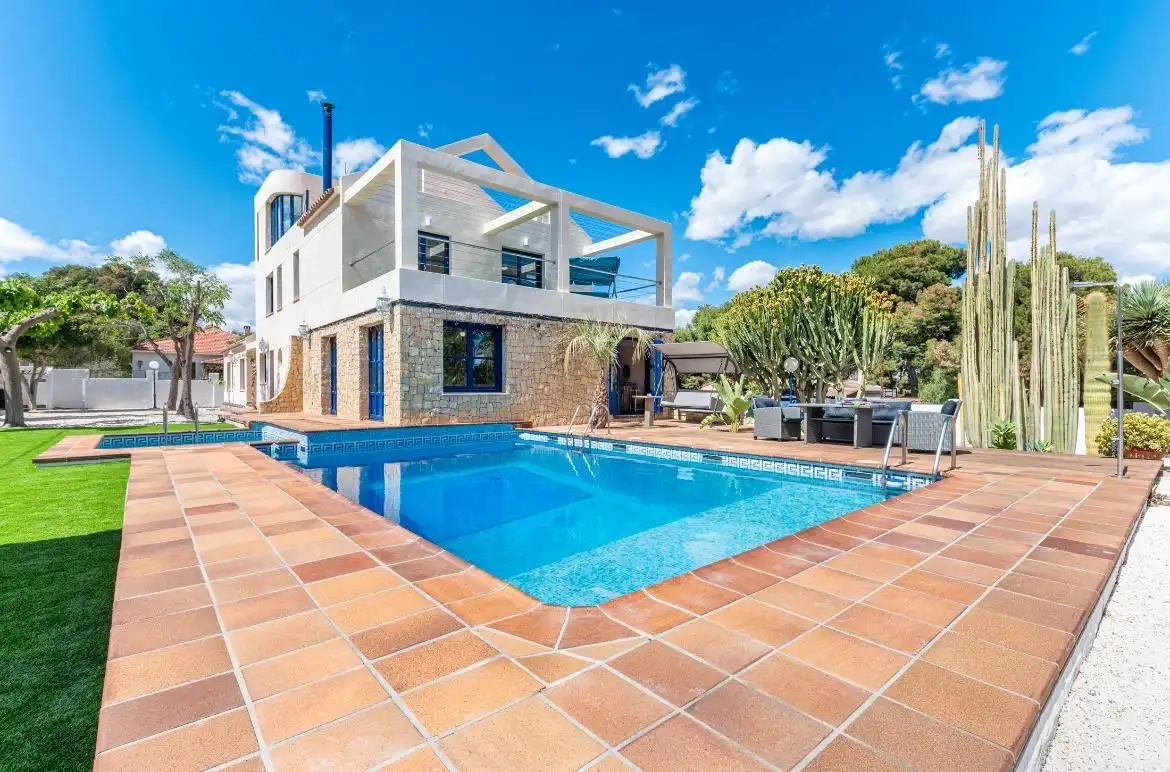 Piscina de Casa o xalet en venda en Alicante / Alacant amb Jardí privat, Terrassa i Traster