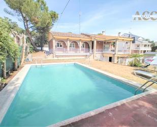 Swimming pool of House or chalet for sale in Batres  with Terrace