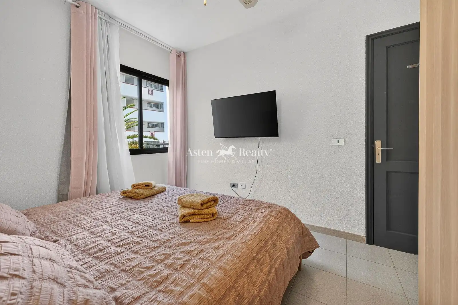 Dormitori de Apartament en venda en Santiago del Teide amb Aire condicionat, Terrassa i Piscina