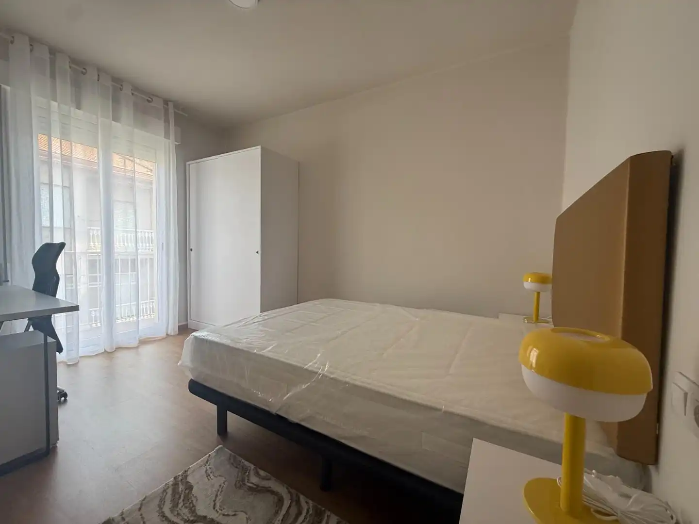 Schlafzimmer von Wohnung zur Miete in Ourense Capital  mit Heizung und Balkon
