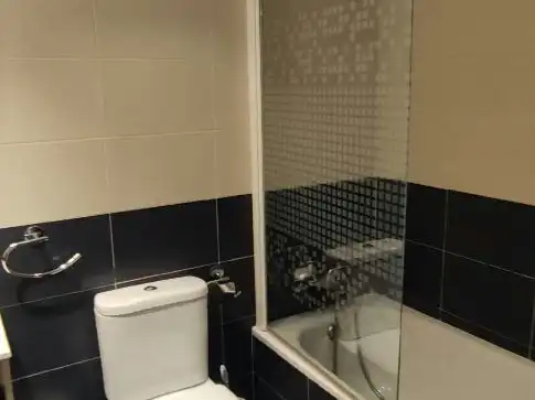 Badezimmer von Wohnung zur Miete in Sector 8 - Nueva Balastera
