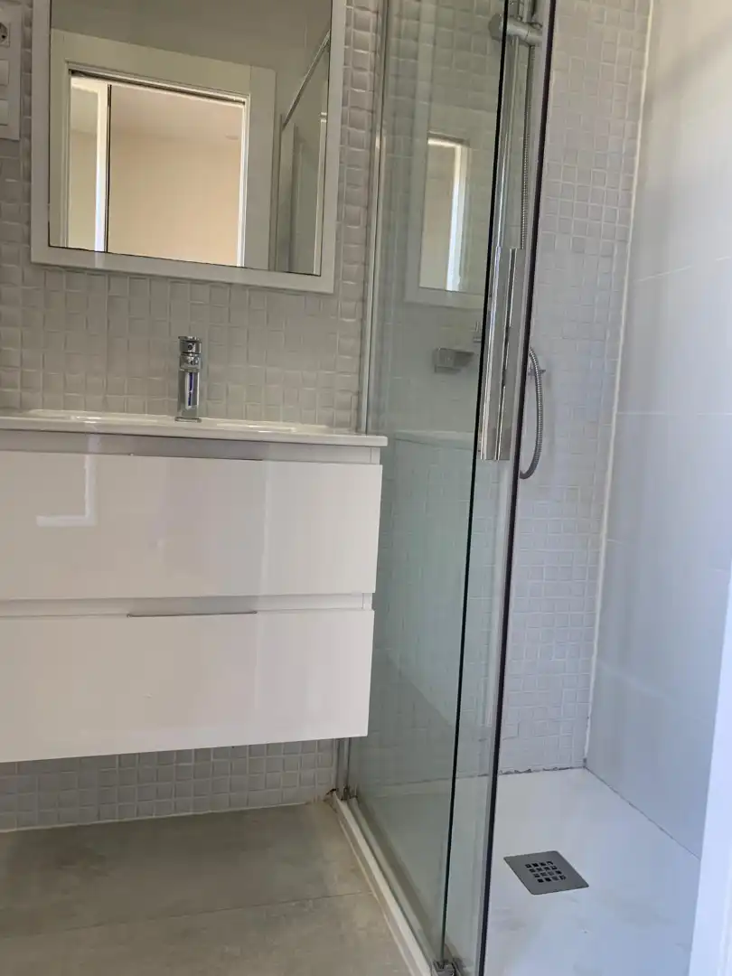 Bathroom of Attic for rent in Madrid  with Air Conditioner, Heating and Parquet flooring