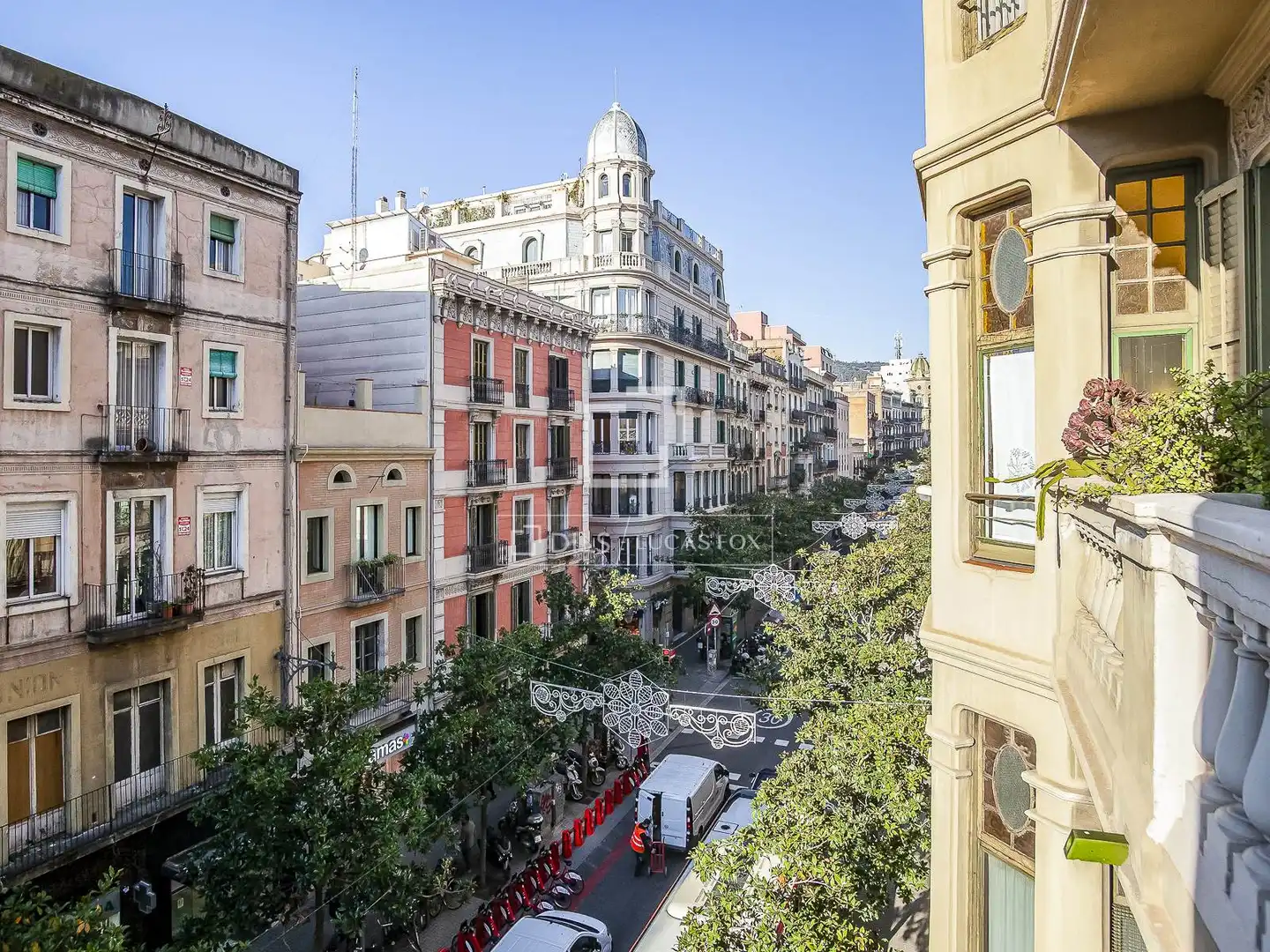 Vista exterior de Piso en venta en Barcelona con Calefacción, Amueblado y Balcón
