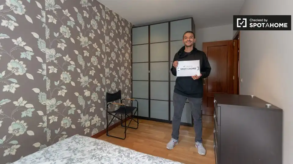 Room in Valdebernardo - Valderribas