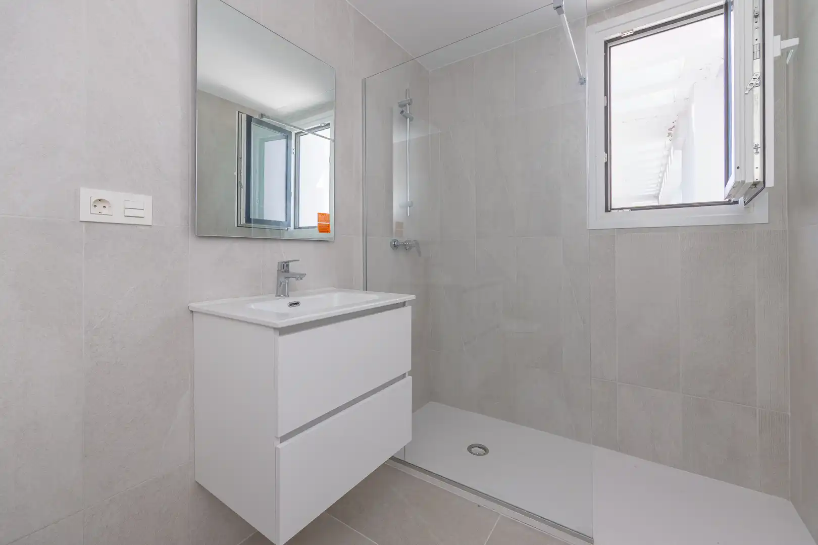 Bathroom of Attic for sale in Mijas  with Air Conditioner, Terrace and Swimming Pool