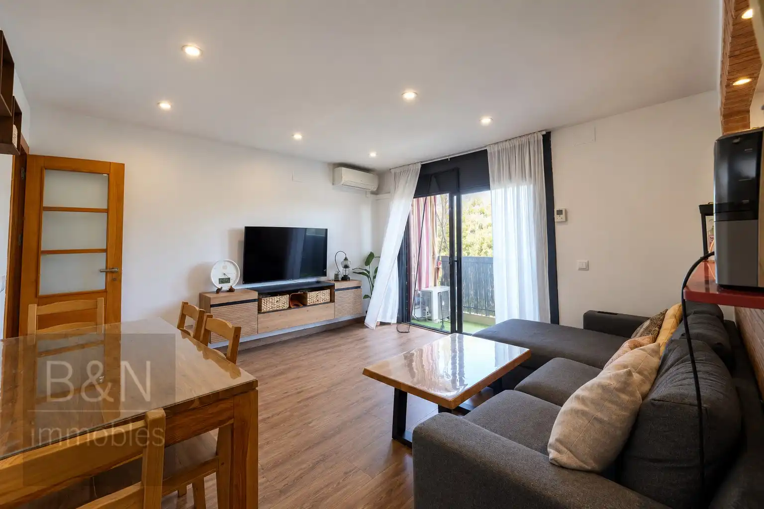 Flat with terrace for sale in Cerdanyola, imagen 3