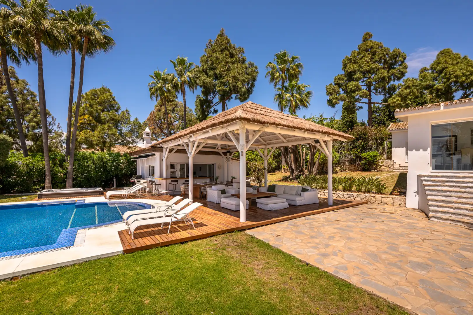 Terrasse von Haus oder Chalet zum Verkauf in Marbella mit Klimaanlage, Privatgarten und Terrasse