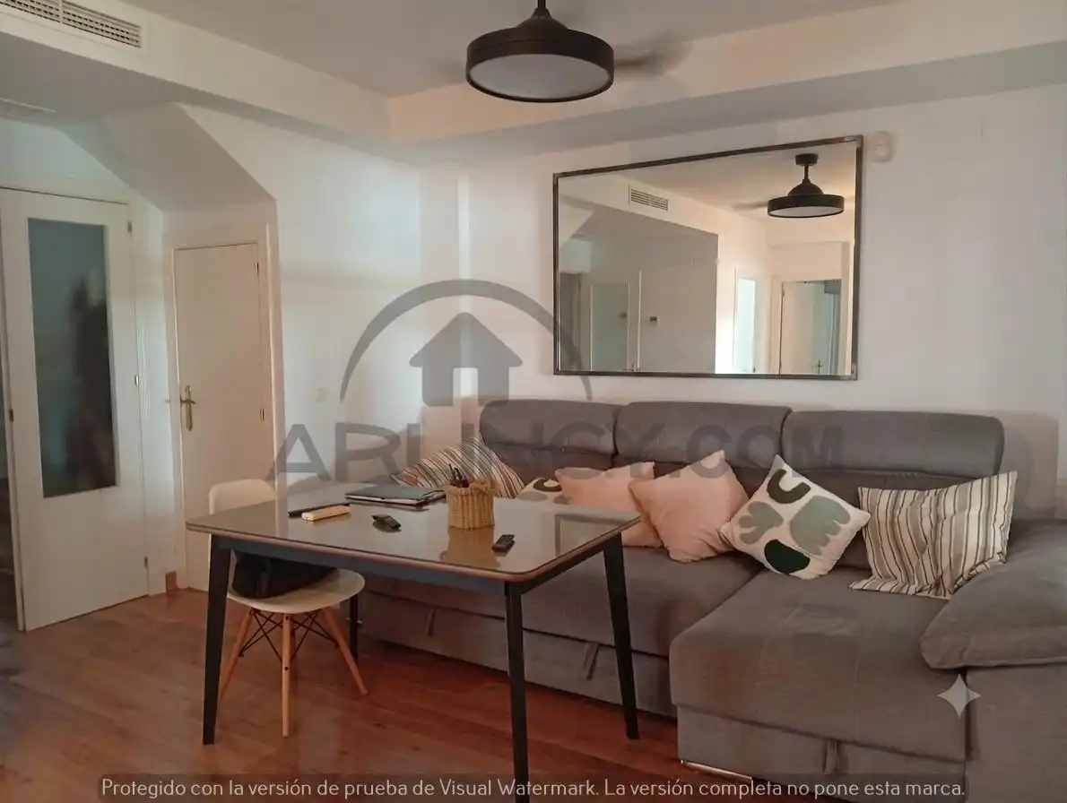Sala de estar de Casa adosada en venta en Alcalá de Guadaira con Aire acondicionado, Calefacción y Jardín privado