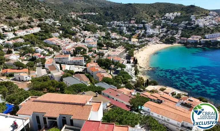 Vista exterior de Pis en venda en Roses amb Calefacció i Moblat