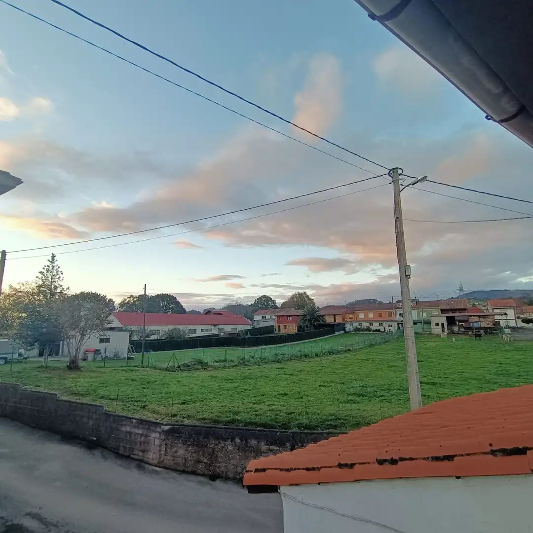 Vista exterior de Casa o xalet en venda en Siero amb Traster i Piscina