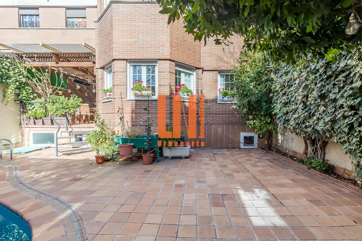 Jardín de Casa adosada en venta en Madrid con Aire acondicionado, Calefacción y Jardín privado